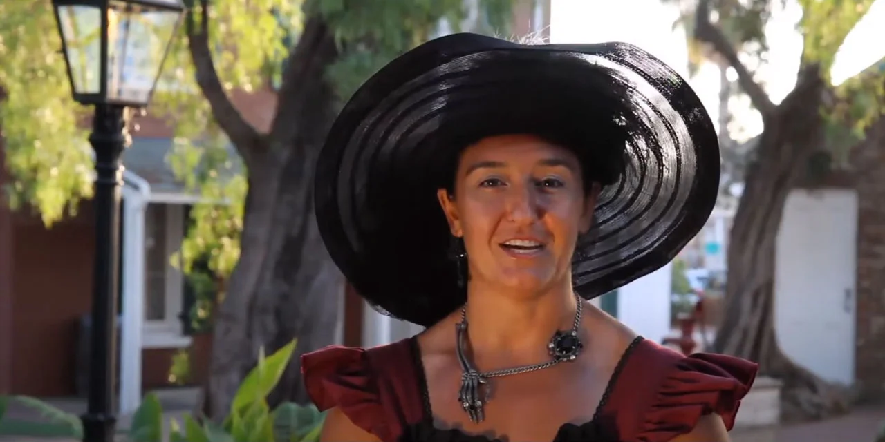 Victoria, costumed ghost host